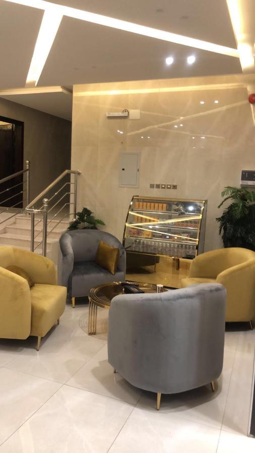 Golden Apartment *