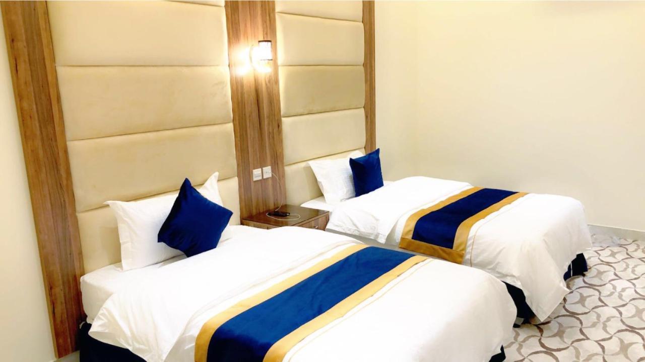 Golden Apartment *